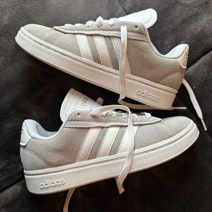 NWOT Adidas Couldfoam Comfort